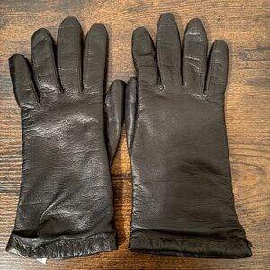 Women’s Saks Fifth Avenue Black Leather Gloves Size 7.5 made in Italy